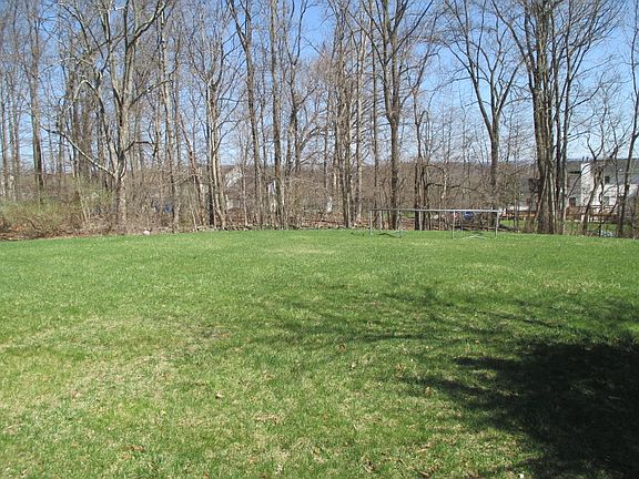 3rd image of 11 N Field Dr
