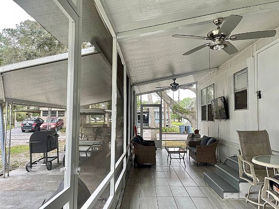 3rd image of 8 Ivanhoe Ct