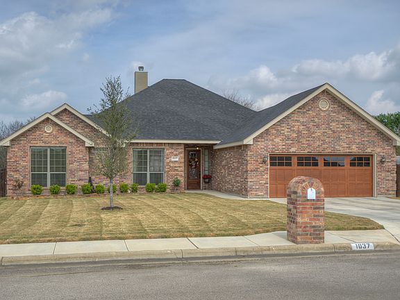 2nd image of 1037 Loma Verde Dr