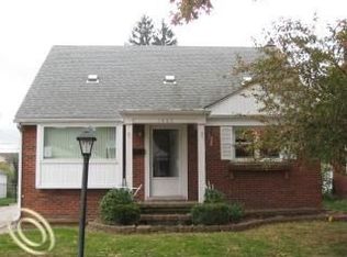 1465 Oakland Ct, Dearborn Heights, MI 48125