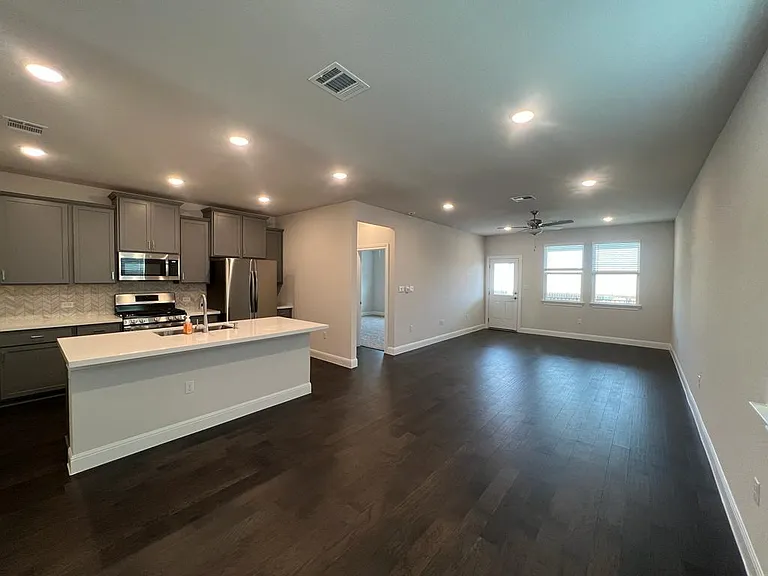 15501 Ellinger Dr — Photo 6