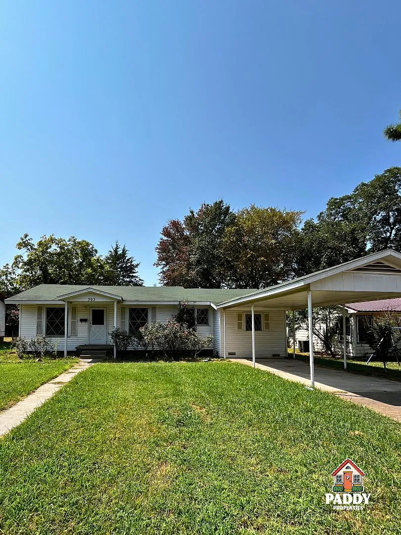 303 Pleasant St — Photo 1