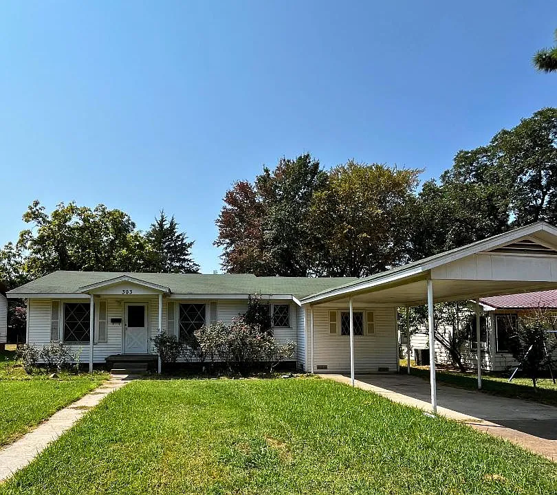 303 Pleasant St