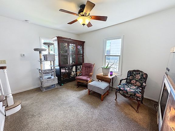 5th image of 628 Cedar St