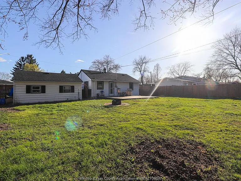 431 Maple Ave — Photo 20
