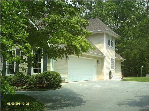3rd image of 705 Dogwood Cir