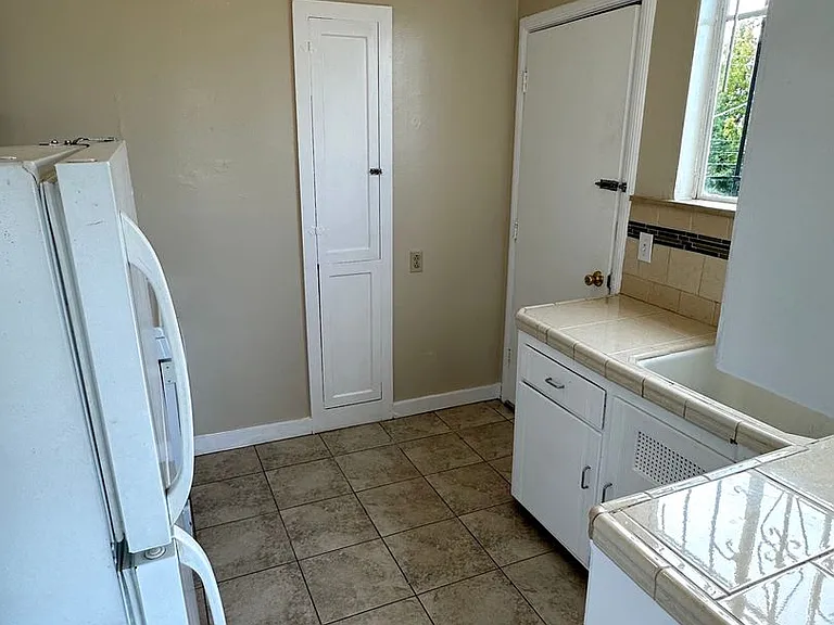 2641 Ivy Dr — Photo 12