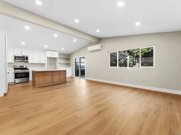 578 E Indian Rock Rd, Vista, CA 92084