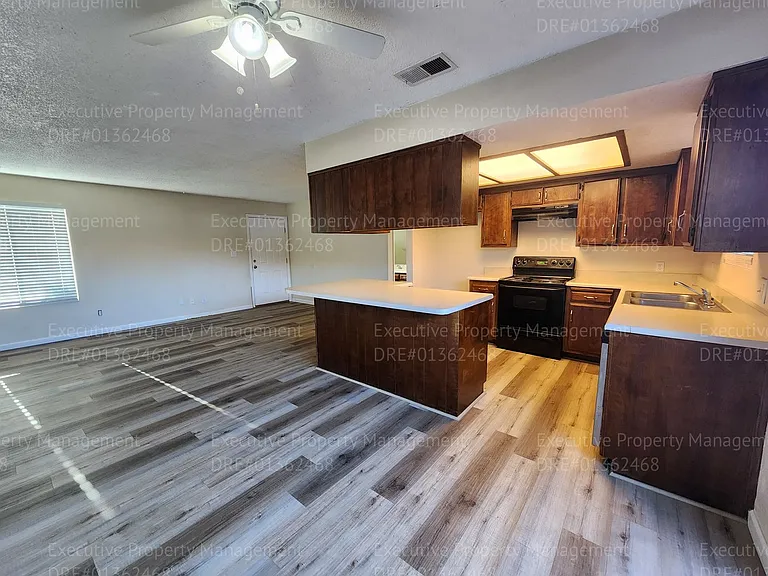 709 Deseret Way — Photo 12