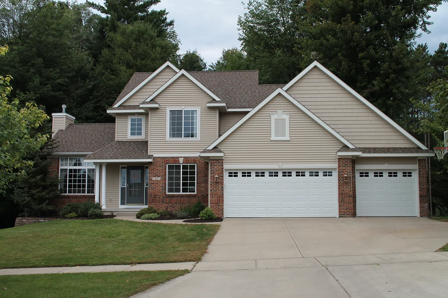 155 Bradman Dr NE photo 1