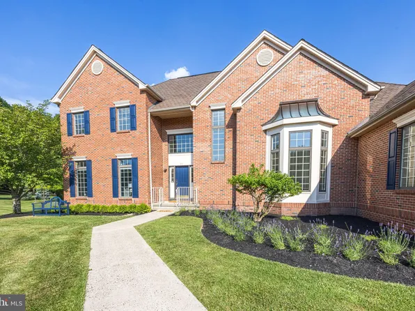11 Pickering Dr, Newtown, PA 18940