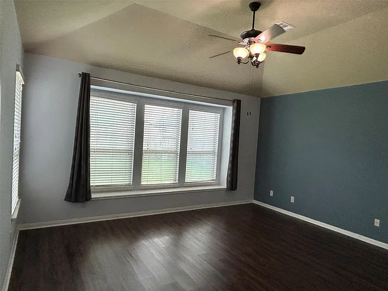 7936 Lake Commons Dr — Photo 21