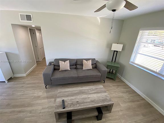 5th image of 11121 SW 46th St