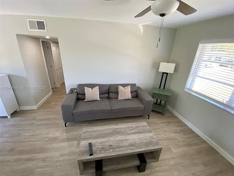 11121 SW 46th St — Photo 5