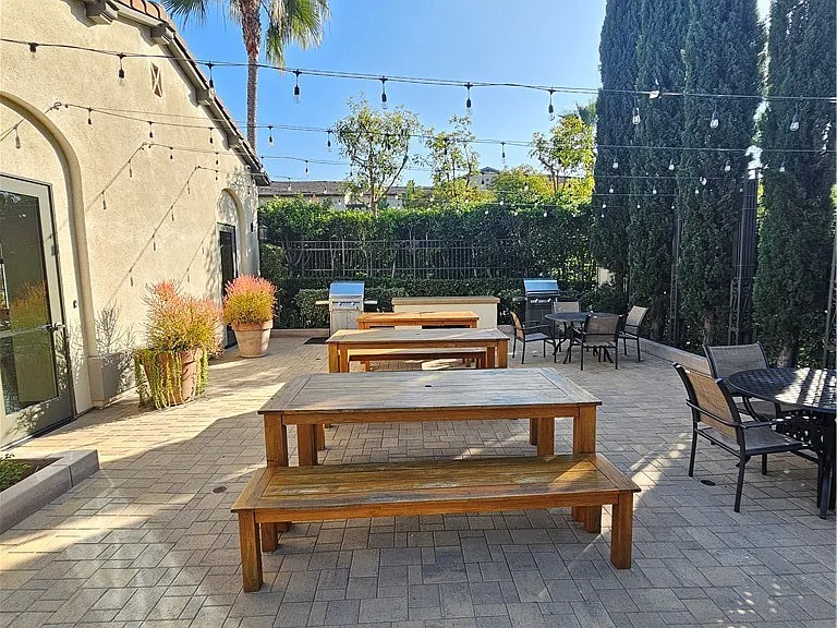 667 S Melrose St — Photo 25