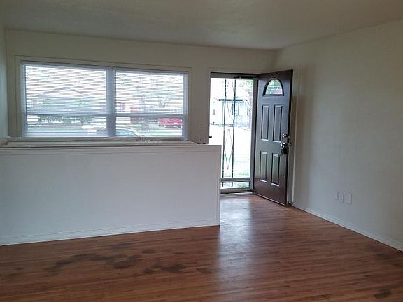 3rd image of 3335 S Saint Paul Ave