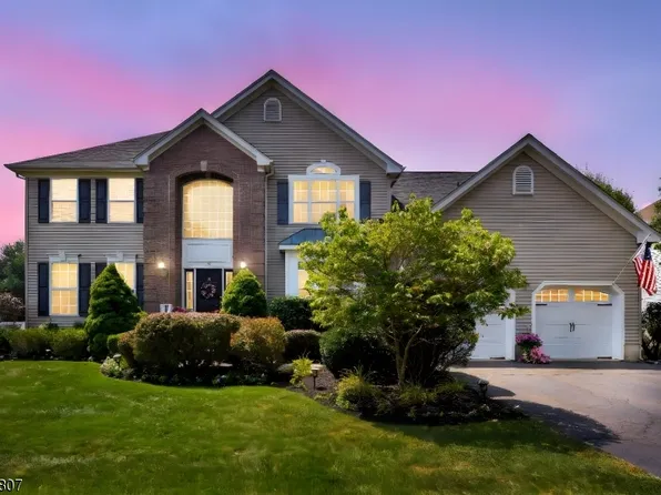 9 OAK TAVERN CIR, Branchburg Twp., NJ 08876