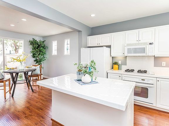 3rd image of 67 Avondale #36