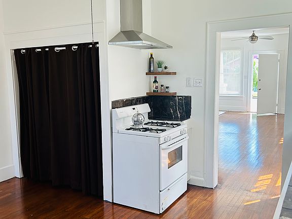 4th image of 4312 Avenue S 1/2