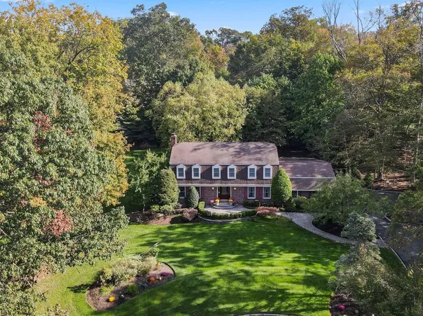 31 Blue Spruce Dr, Upper Saddle River, NJ 07458