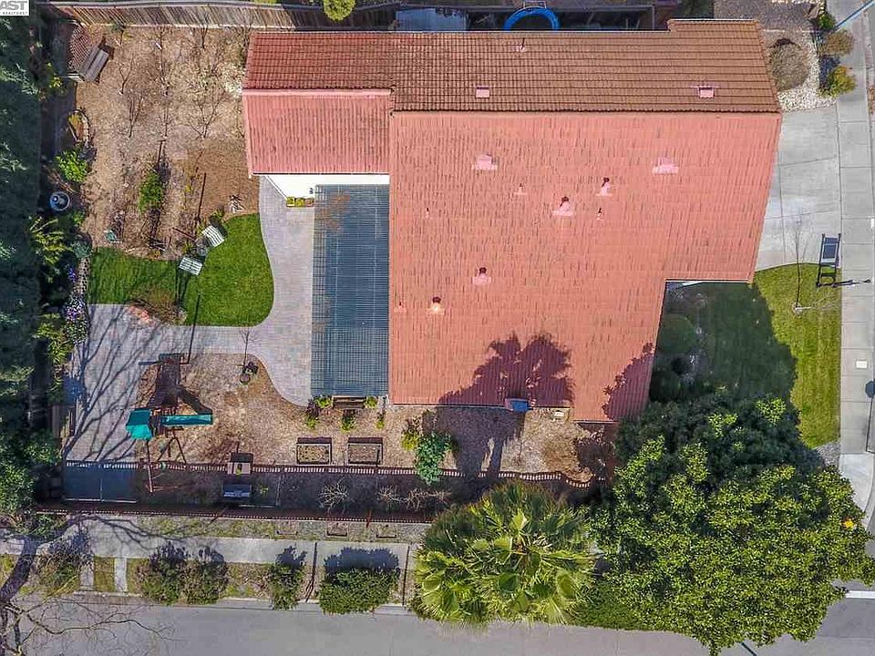 2nd image of 2606 Sanderling Way