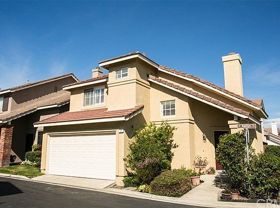 2nd image of 7 Kaitlyn Ct