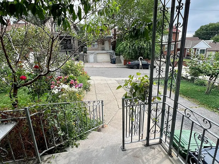 354 Kane Ave #UPPER — Photo 3
