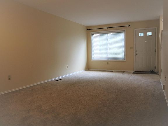4th image of 951 Barclay Ln