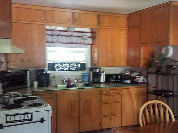 4th image of 614 South Pne