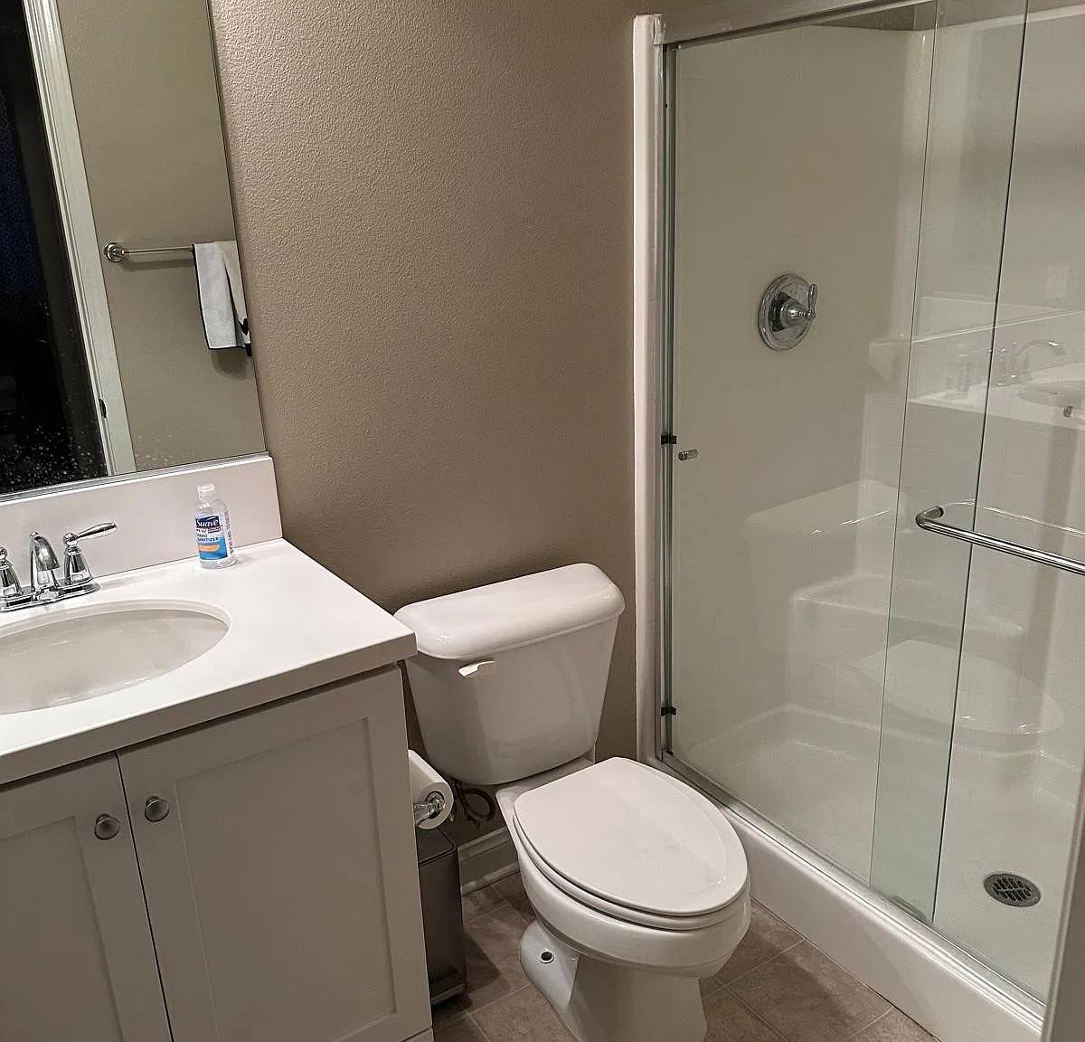 6 bed, 3477 sqft, $1,250 — Photo 3