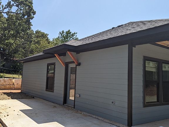 2nd image of 1215 Oak Dr Unit 103