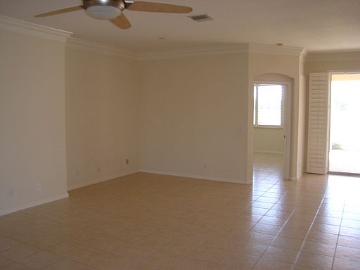 3rd image of 570 NW Waverly Cir