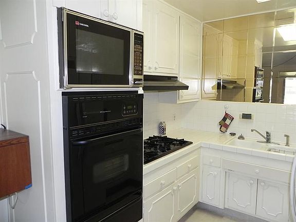 3rd image of 19134 Ave Of The Oaks Unit C