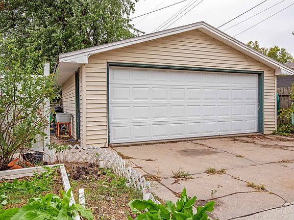 5th image of 3814 Linden Dr