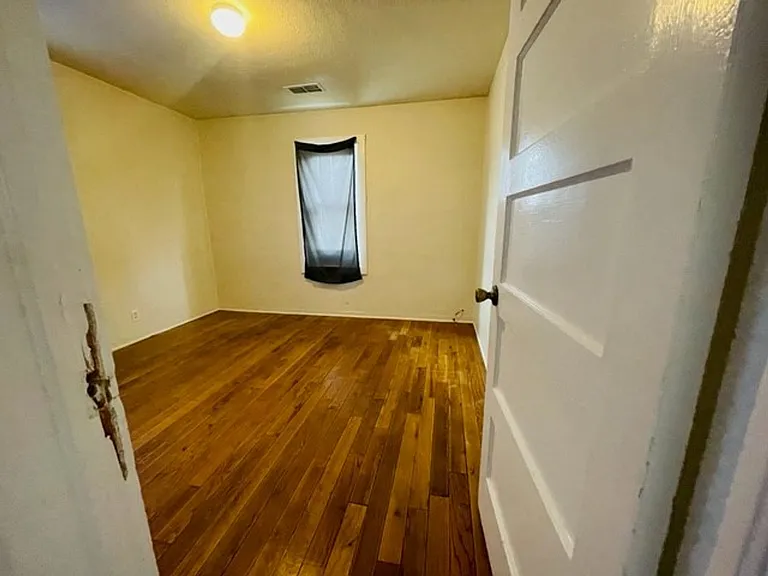 1002 W Deming St — Photo 6