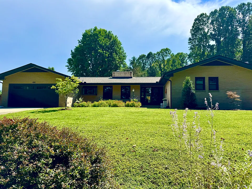 416 Sabine Dr