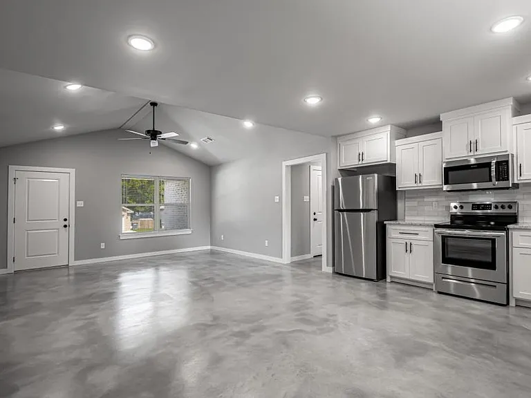 202 Greenwood Ave — Photo 9