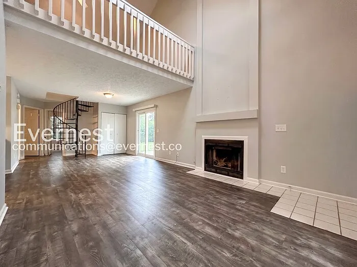 1336 Yorkshire Ln — Photo 14