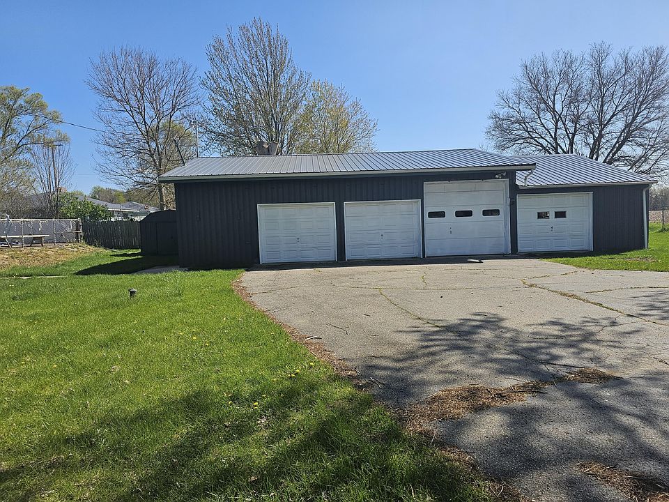 2nd image of 802 106th Ave