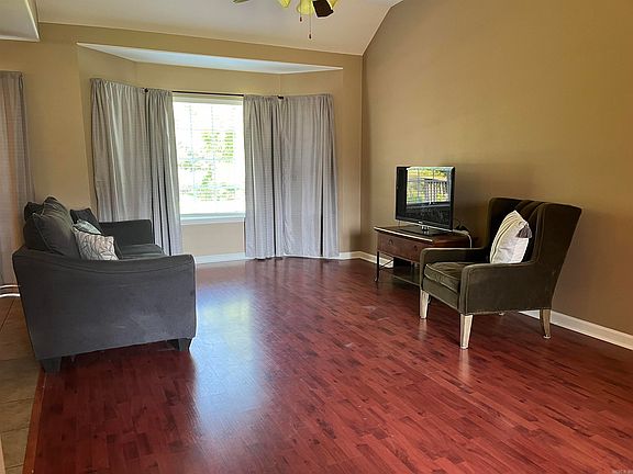 4th image of 1674 White Oak Cir