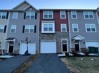828 Admirals Quay Dr, Mechanicsburg, PA 17050