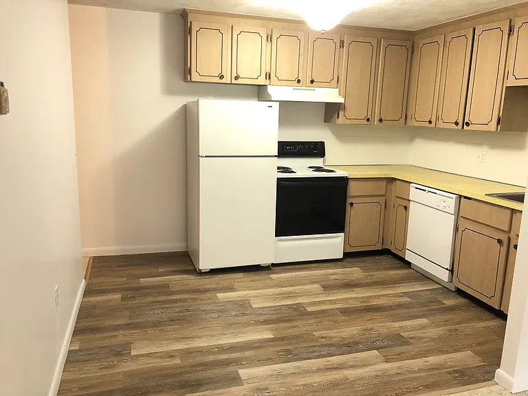 Lexington St Apartments — Photo 22