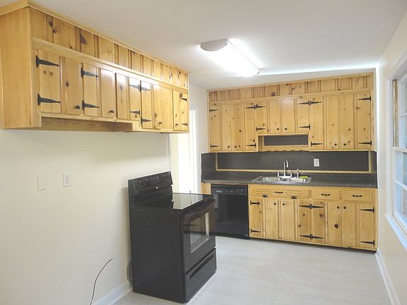 3rd image of 211 Kirby Dr