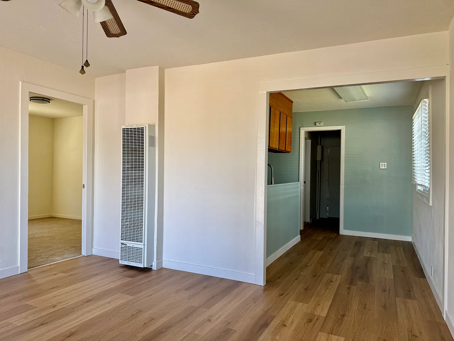 3 bed, 890 sqft, $3,250 — Photo 3