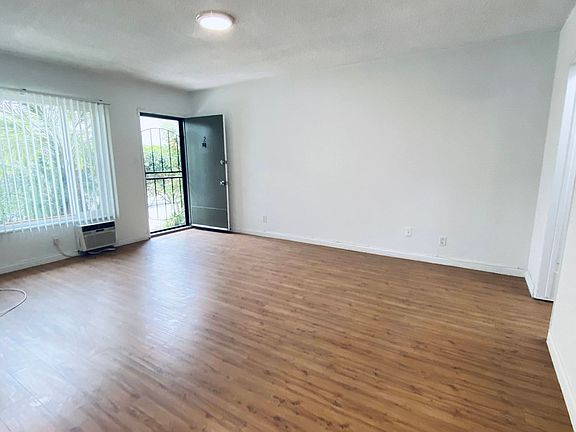 4th image of 1412 W 17th St #10502