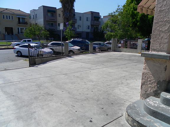 5th image of 304 N Kenmore Ave