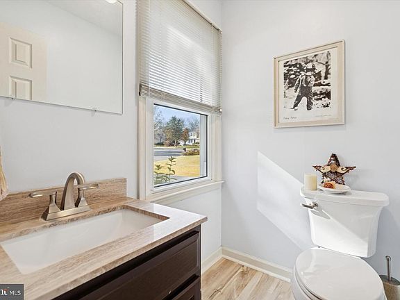 5th image of 212 Hampton Cir