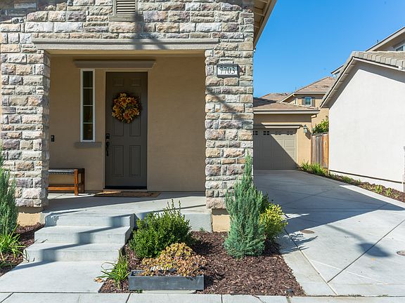 5th image of 7703 Curry Dr