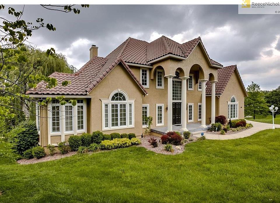 What a fantastic home on a great lot with amazing space!