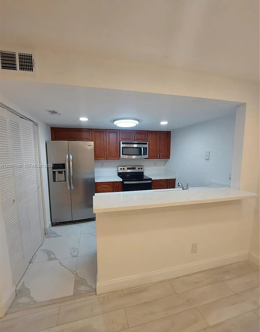 Gables Point Iii Condo — Photo 1
